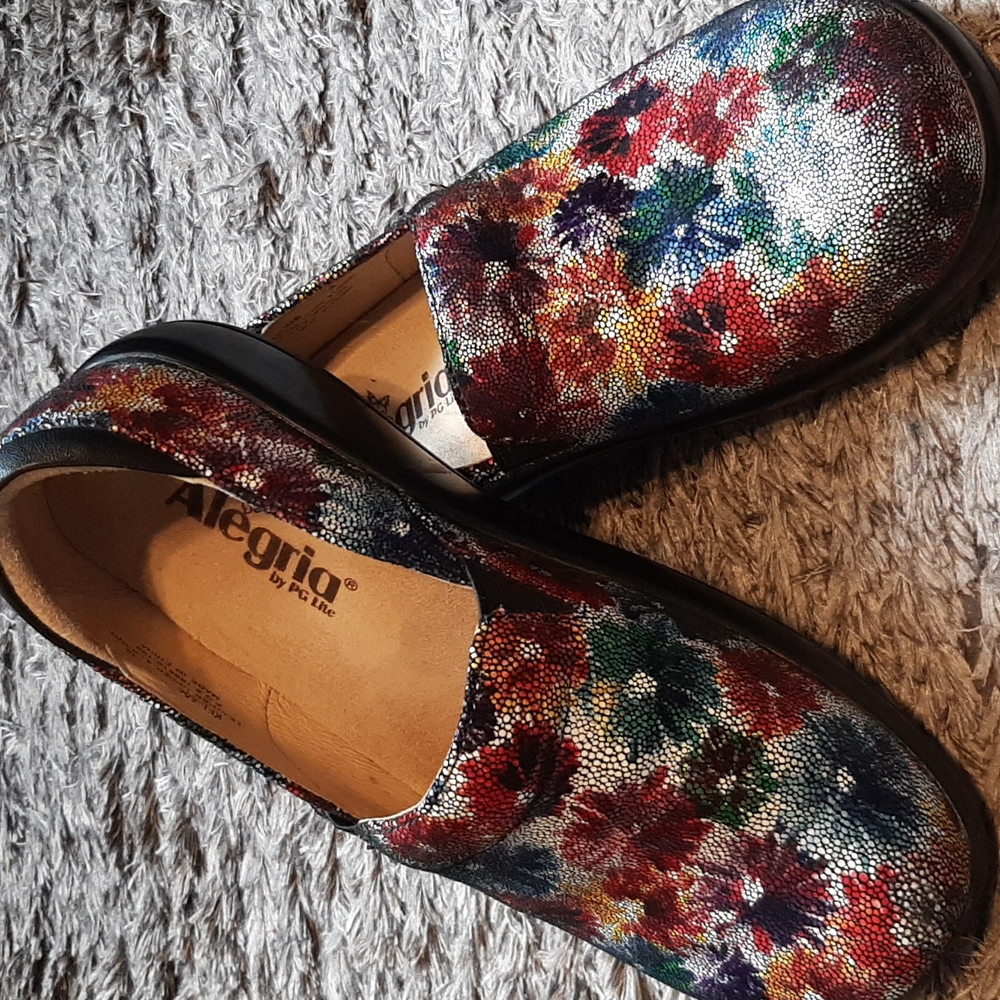 7.5 Alegria clogs